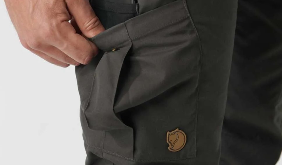 Fjällräven Karl Pro herrbyxor – detaljbild av ficka och funktion