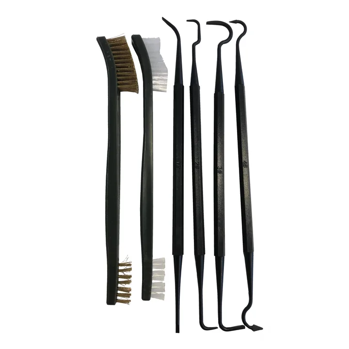 Borstar och pinnar för rengöring av svåråtkomliga ställen från Grey Oak Tools For Gun Cleaning.