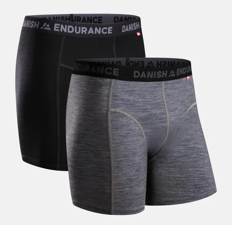 Två par boxershorts i merinoull från Danish Endurace, ett par grå och ett par svarta