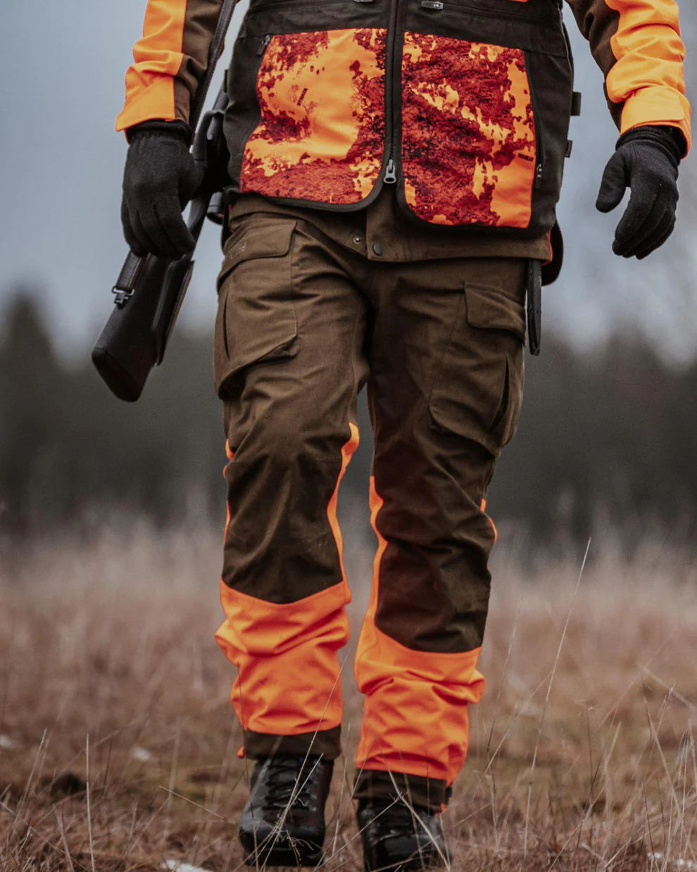 Pinewood Furudal Expert jaktbyxor använda under aktiv jakt i terräng.