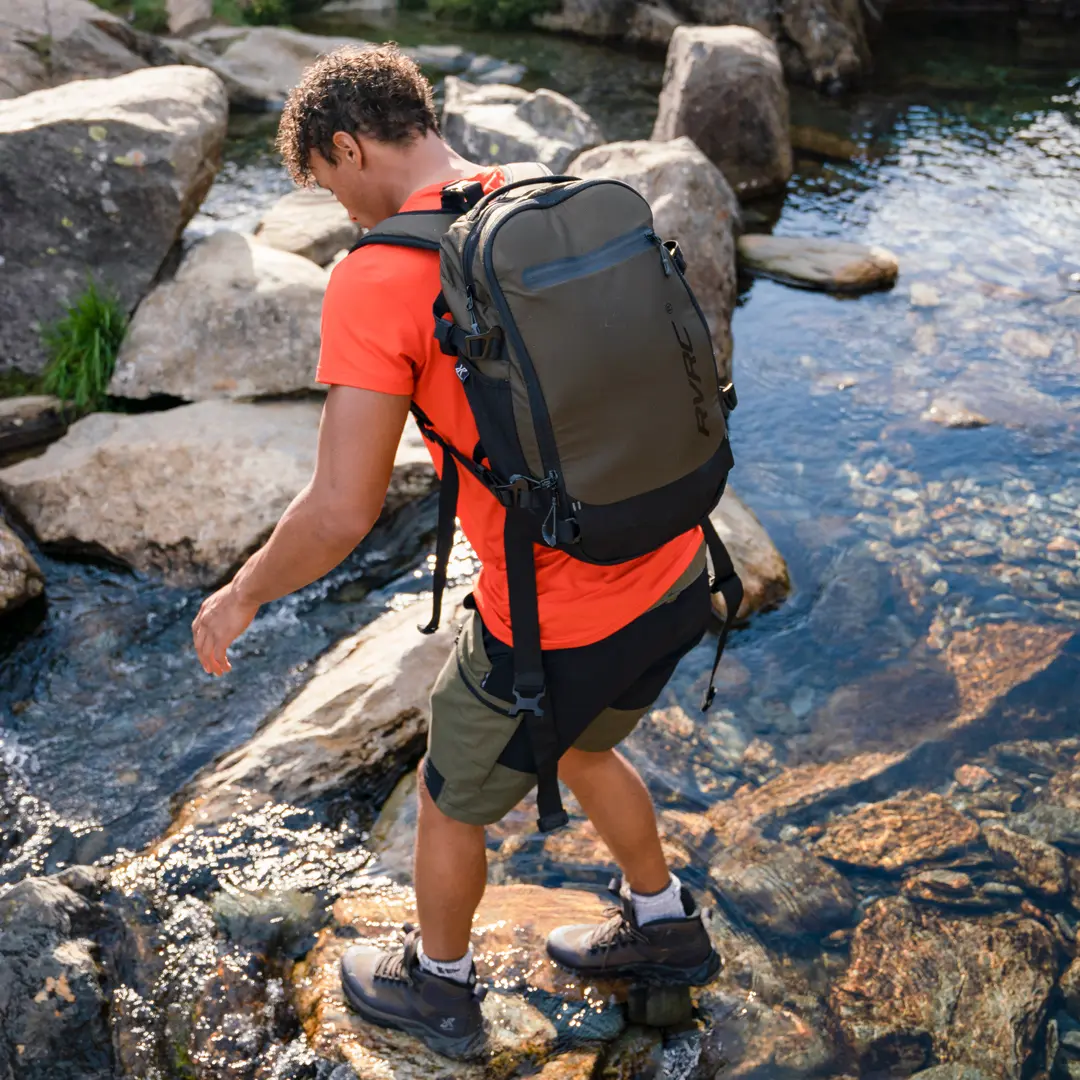 RevolutionRace Multifunktionell Explor Backpack – flexibel ryggsäck för resa, vardag och äventyr