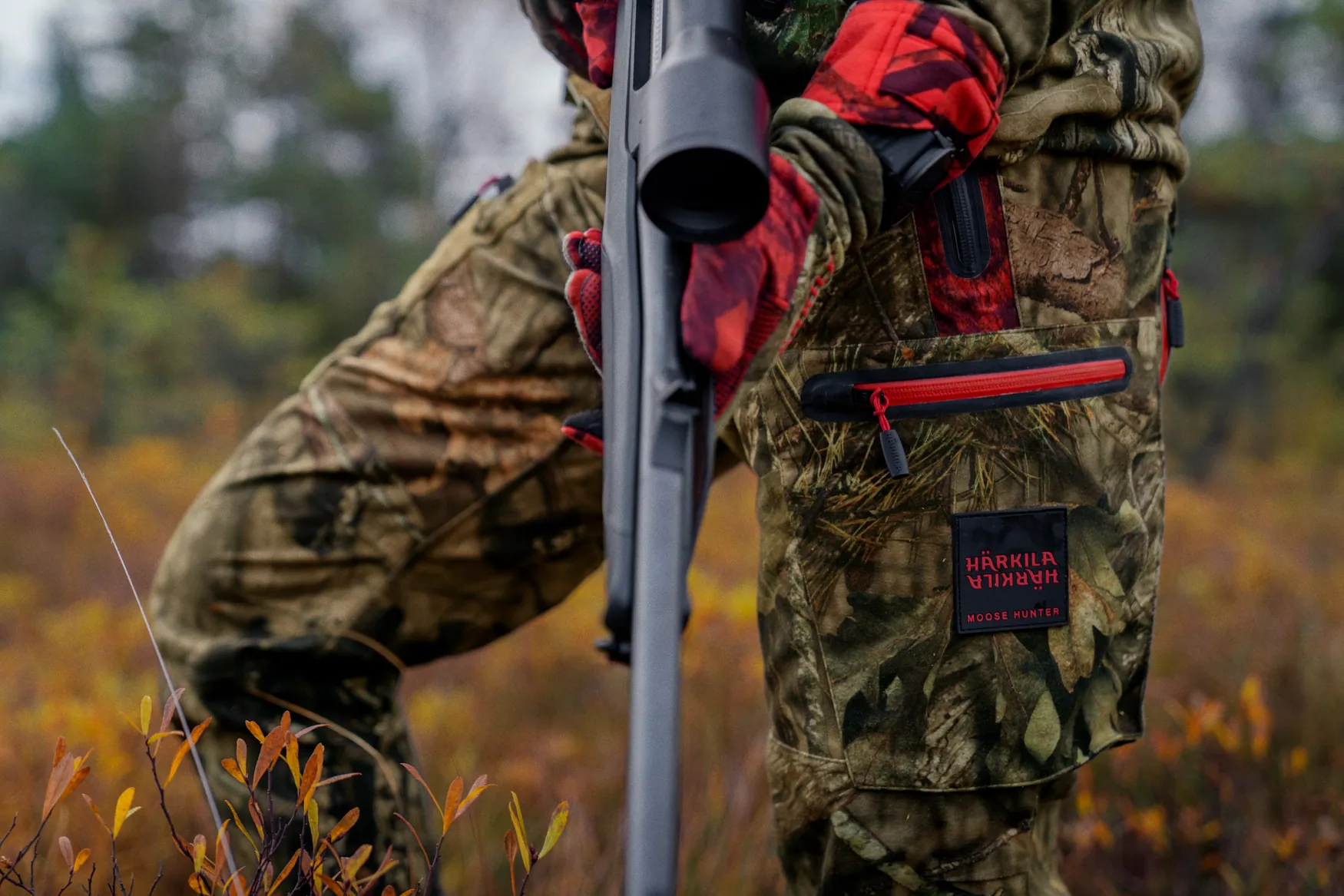 Härkila Moose Hunter 2.0 GORE-TEX Pants i Mossy Oak Red under älgjakt i nordisk skog