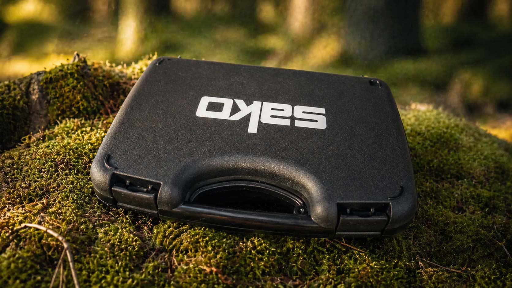 Rengöringssats Cal .30 i väska placerad på mossa i skog – komplett kit för vapenvård