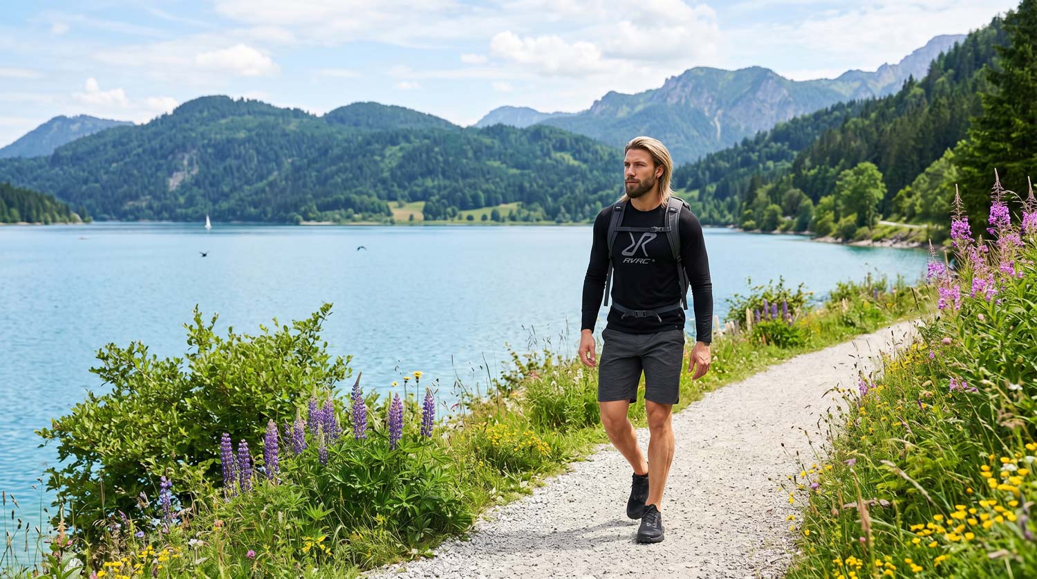 RevolutionRace Hike & Dive Shorts vandring vid sjö i bergsmiljö